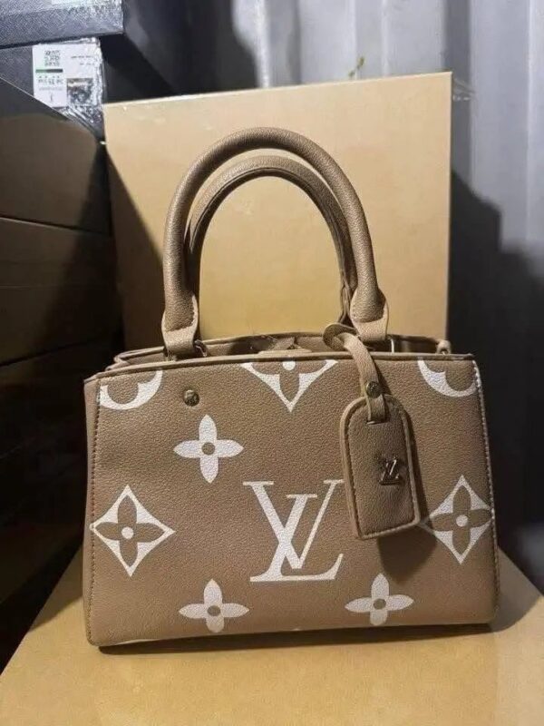 Branded Ladies Handbags Pallet