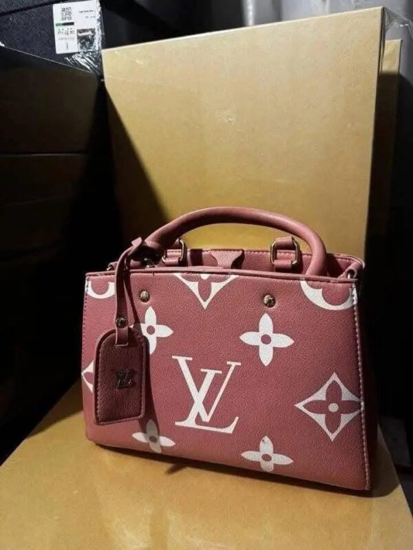 Branded Ladies Handbags Pallet