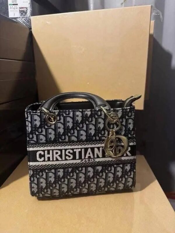 Branded Ladies Handbags Pallet
