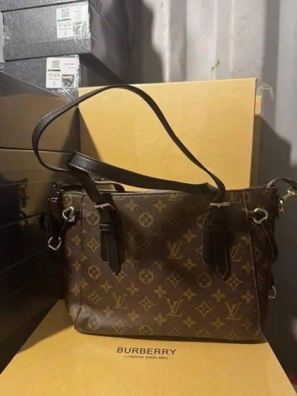 Branded Ladies Handbags Pallet