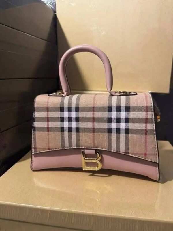Branded Ladies Handbags Pallet