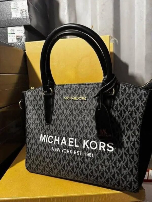 Branded Ladies Handbags Pallet