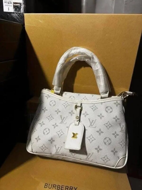 Branded Ladies Handbags Pallet