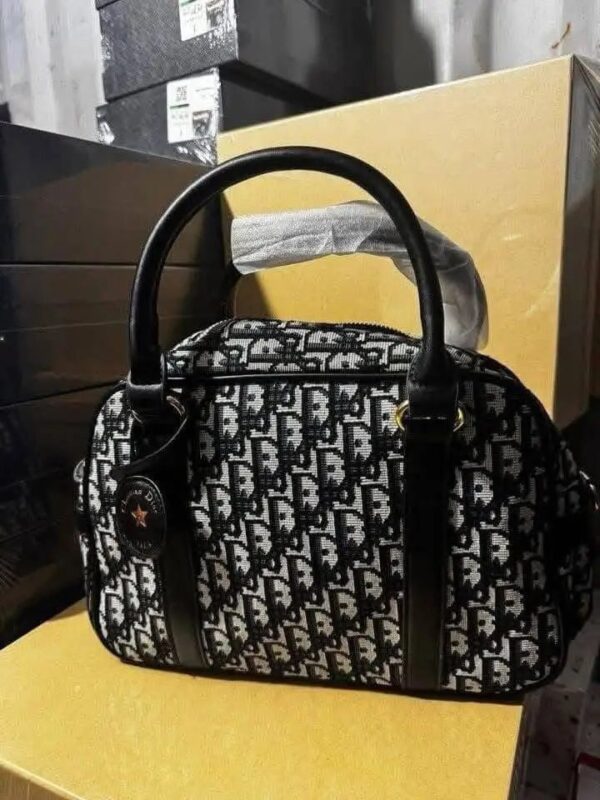 Branded Ladies Handbags Pallet