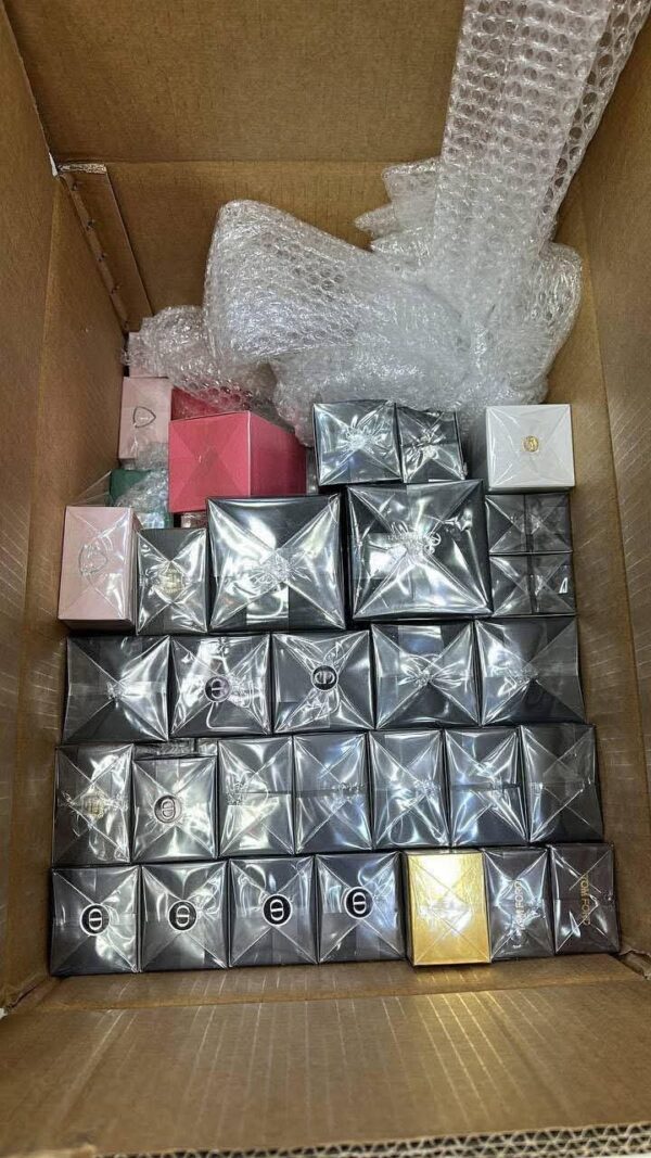 Buy Authentic perfume pallet
