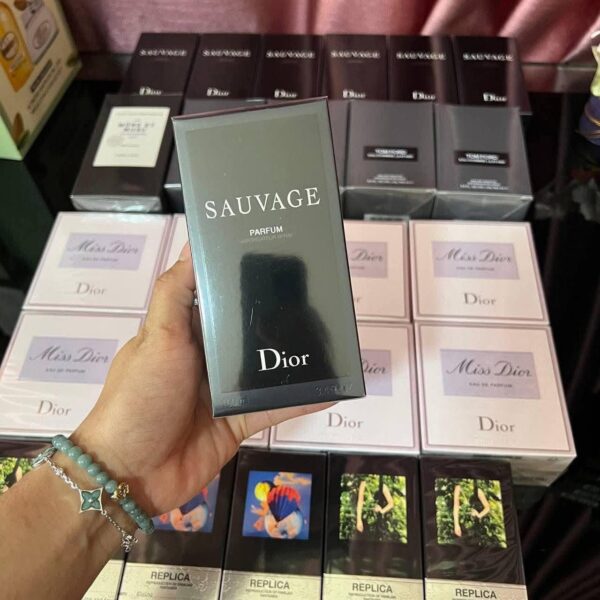 Buy Authentic perfume pallet