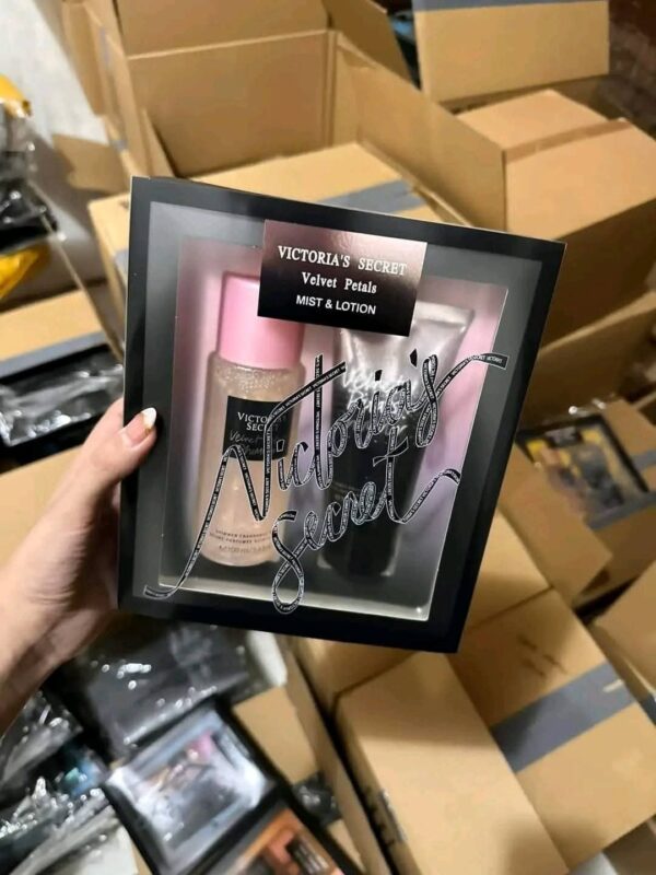 Buy Authentic perfume pallet